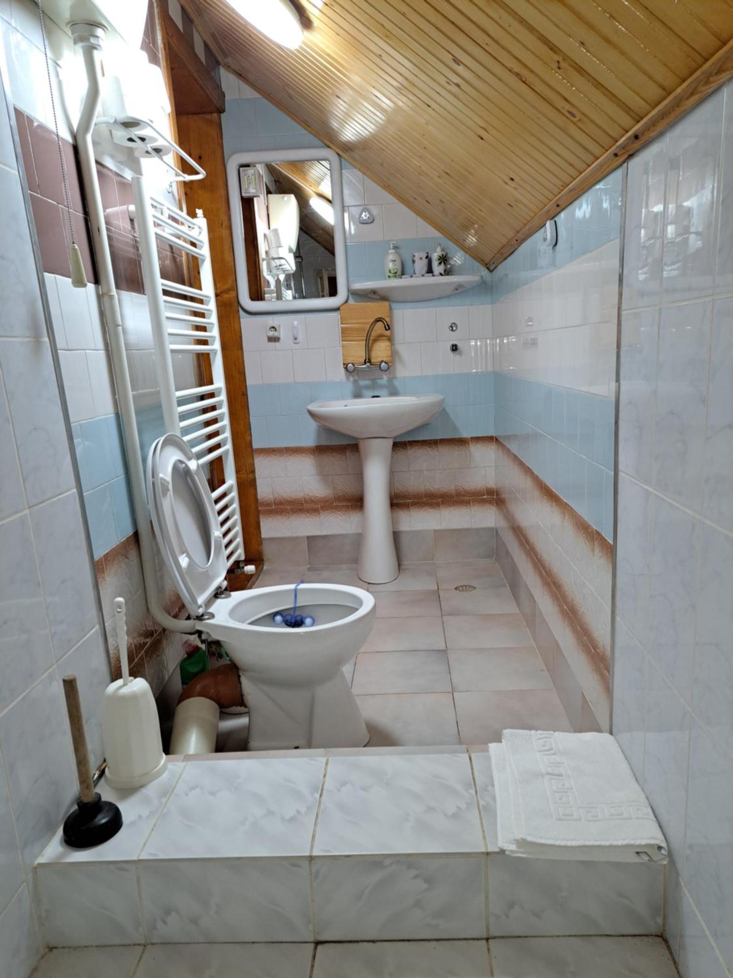 Casa Dintre Meri Пояна-Мэрулуй Экстерьер фото